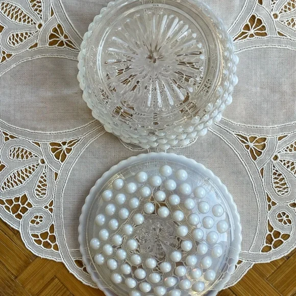 Vintage Hobnail dresser box milky glass - Picture 6 of 9